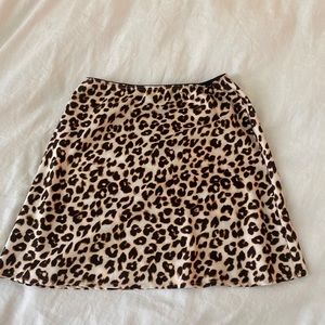 Satin feel leopard mini skirt